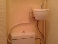 WiCi Mini, kleines platzsparendes Becken an praktisch jedes WC anpassbar - Frau M (Frankreich - 94) - 1 auf 2